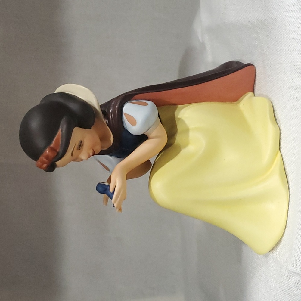 Disney Collector Society Snow White 2009